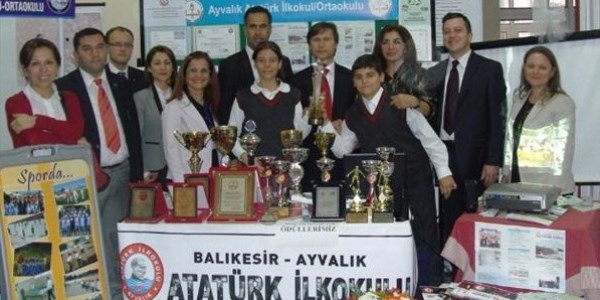 Ayvalık'ta Atatürk İ.Ö.O. Türkiye birinciliğini zorluyor