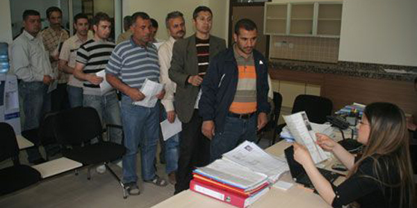 İş bulup çalışana 326 liralık sosyal yardım