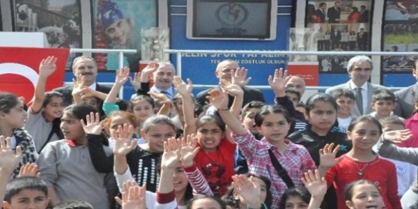 Spor tırı ile Manisa'da sporda dostluk kazandı