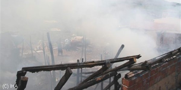 5 kişilik aileyi yangından akraba ziyareti kurtardı