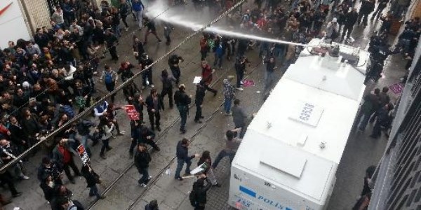 Taksim'de polis gstericilere mdahale etti