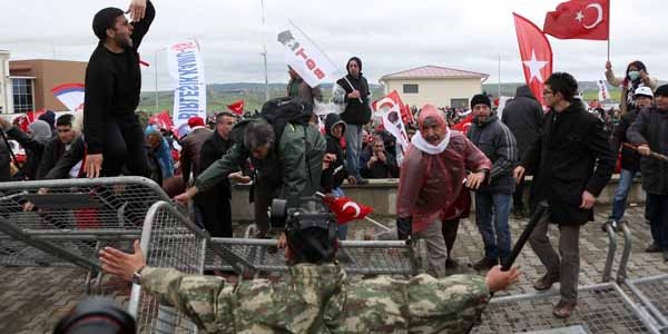 Ergenekon davası gerginlik nedeniyle ertelendi/ Video