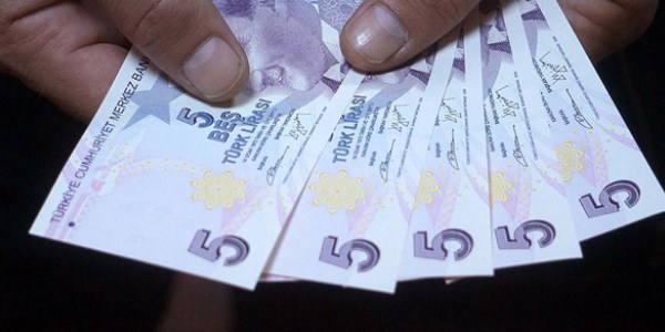 Yeni 5 liralık banknotlar piyasada