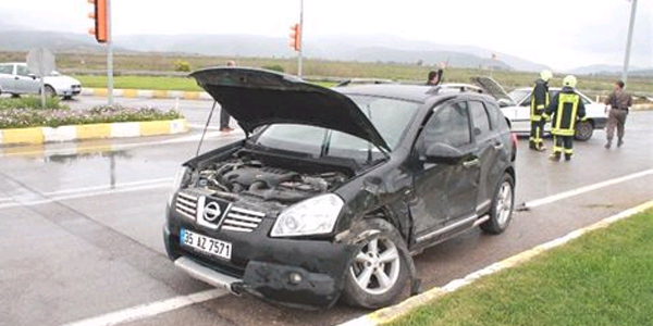 Selçuk'ta iki araç çarpıştı: 1 yaralı