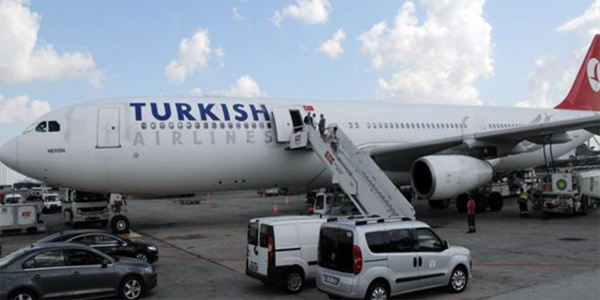 Kalp krizi korkusu uçağı geri döndürdü