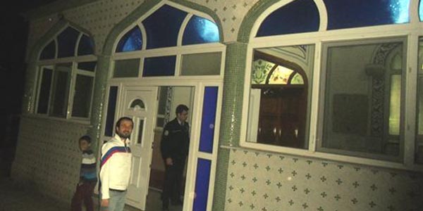 Serseri kurşun camiye isabet etti