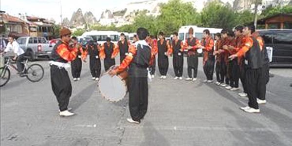 Bing�l Folklor Ekibi'nden b�y�k ba�ar�