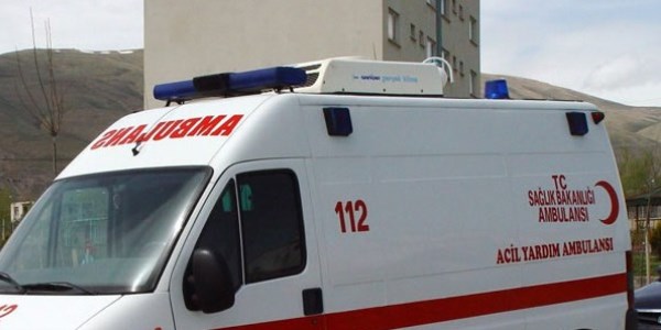 Hasta ta��yan ambulans takla att�: 5 yaral�