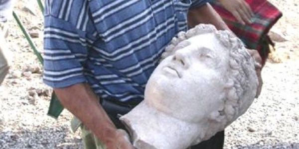 Aigai Antik Kenti, g�n �����na kavu�uyor