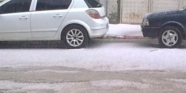 Hekimhan'da dolu yağışı etkili oldu