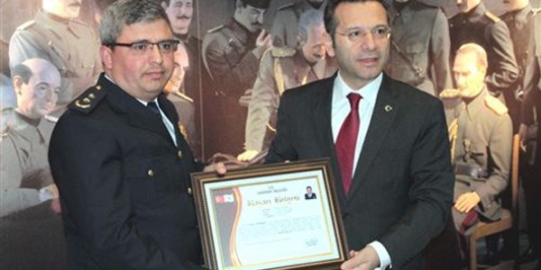 Başarılı polisler ödüllendirildi
