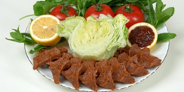 7 kız öğrenci çiğköfteden zehirlendi