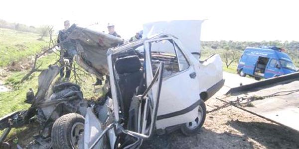 Gaziantep'te otomobil otob�se �arpt�: 2 �l�, 6 yaral�