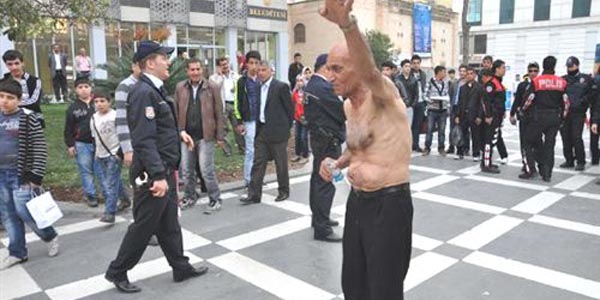 �anl�urfa'da eski h�k�ml�den ��plak eylem
