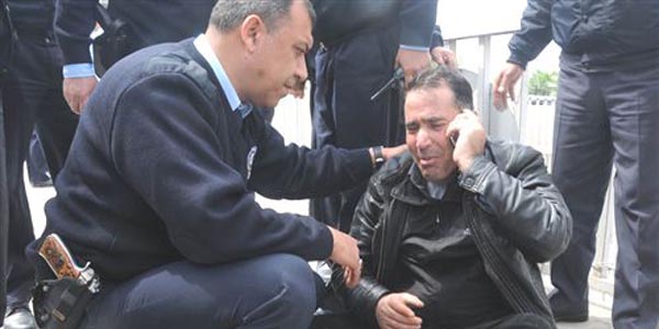 Polis telefonla oyalay�p hayat kurtard�