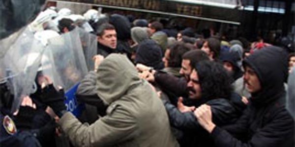 �stanbul �niversitesi'nde gerginlik