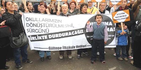 Okulumuzu İmam Hatip'e vermeyiz" gösterisi