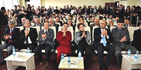 'Rektör danışmanı öğrenciye kafa attı' iddiası