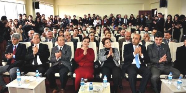 'Rektör danışmanı öğrenciye kafa attı' iddiası