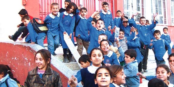 200 bin �ocuk okul i�in ikna edilecek