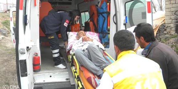 Yaşlı çiftin yardımına 'gönül elçileri' yetişti