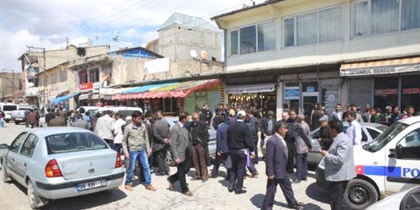 Arazi kavgasında oğlunu vurdu