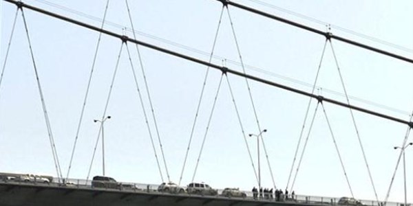 Köprüden atlamak isteyen adamı psikolog ikna etti