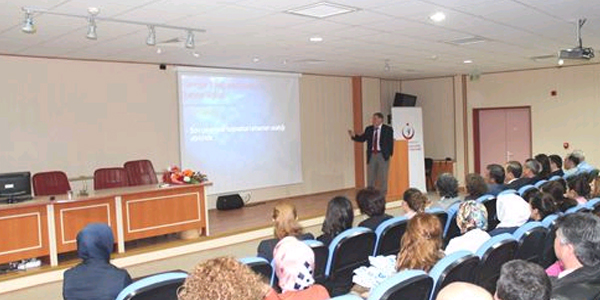 'Kanserden Korunma Yolları' konulu konferans düzenledi