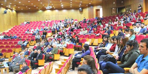 Ni�de �niversitesinde '�ocuk Konu�mac�' konferans verdi