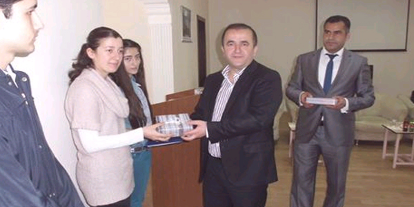 Yar��malarda dereceye giren ��rencilere hediye