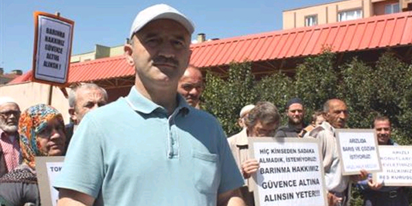 �zmit'teki Irak deprem konutlar�nda oturan depremzedeler yine protestoda
