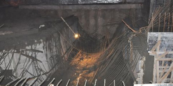 �zmir'de h�zl� tren hatt�nda g���k: 2 yaral�