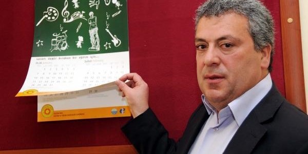 Odasına sendika takvimi asan müdüre uyarı cezası