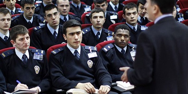 D�nyan�n polisi T�rkiye'de yeti�iyor/ Video