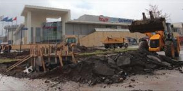 Yenişehir AVM önüne altgeçit yapılıyor