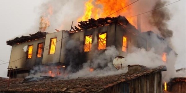 Tarihi ev k�l oldu