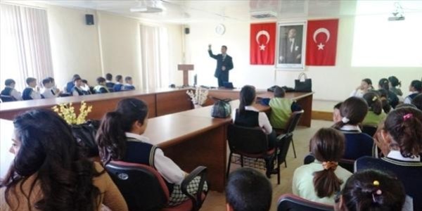 Sar�g�l'de 'Okulda �iddet Ve Akran Zorbal���na Hay�r' semineri