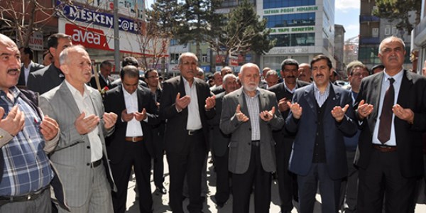 Peygamberin ad�n� �ocu�una verene alt�n hediye