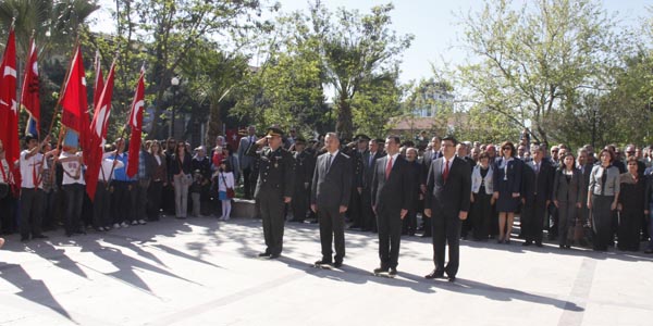 Atat�rk'�n Bergama'ya geli�inin 79. Y�l� co�kuyla kutland�