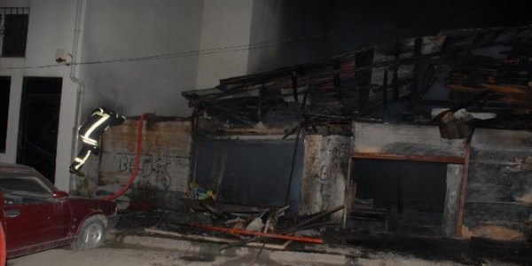 Hurdacı deposu kundaklandı: Zarar 30 bin lira