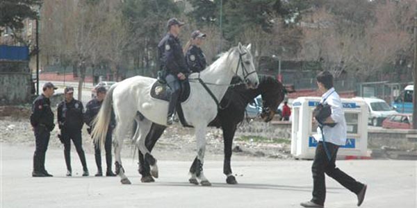 Erzurum'da kadn atl polisler devriyeye kt
