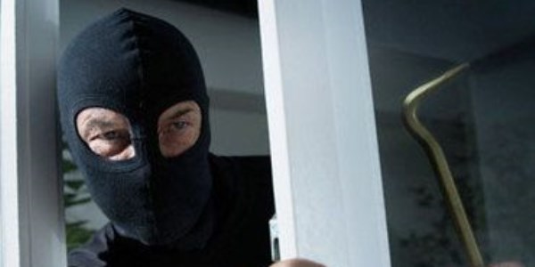 Çaldıkları altının parasını paylaşamadılar