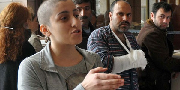 Kanser hastası kızın gözyaşları herkesi kurtardı
