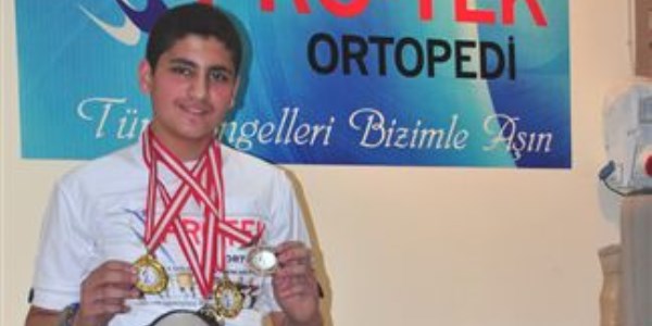 �d�l� protez oldu