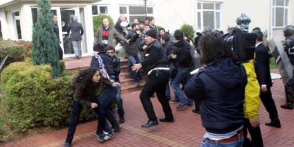 Karşıt görüşlü öğrenciler arasında kavga: 3 yaralı