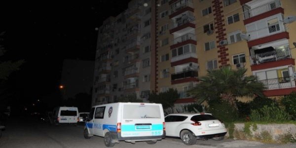 Yatak odasında intihar etti