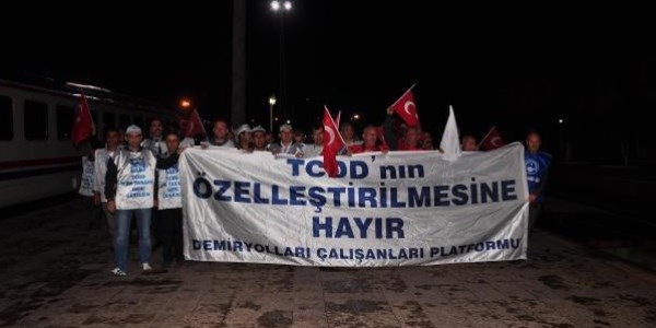 Demiryolu çalışanları iş bıraktı