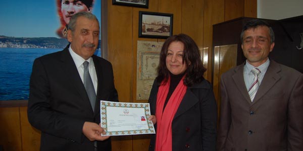 Hasta öğrencisinin tedavisiyle ilginen öğretmene Bakandan ödül