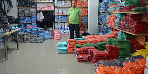 Okul kıyafeti üreticilerinin umutlu bekleyişi