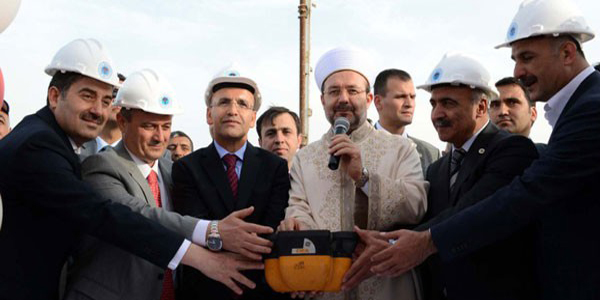 Üniversite kampüsüne cami temeli